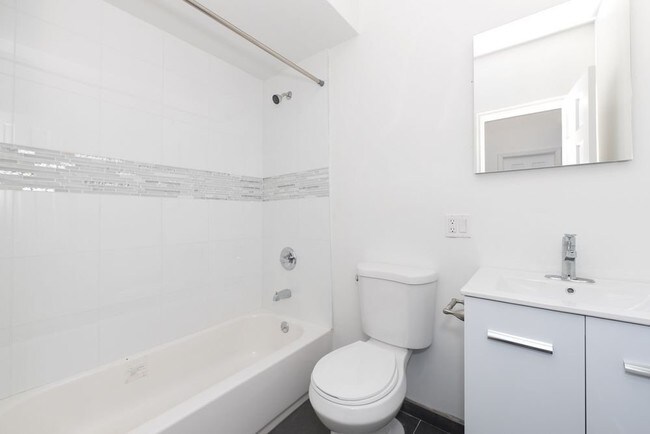 Building Photo - 1299 Lincoln Pl