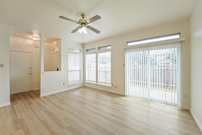 Foto del edificio - 500 Gregory Ct