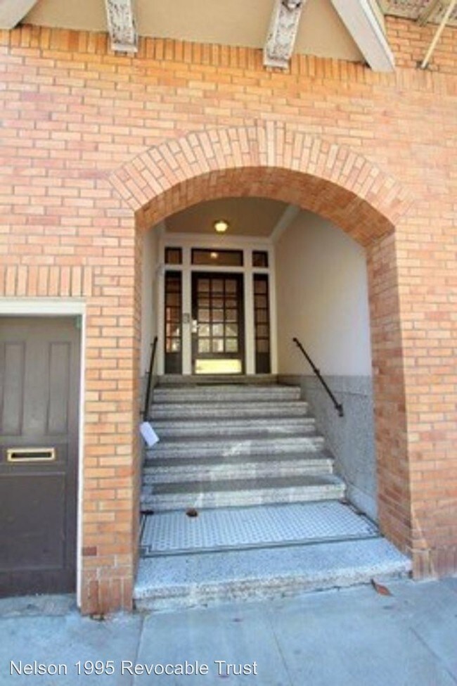 Building Photo - 1825 Pine St
