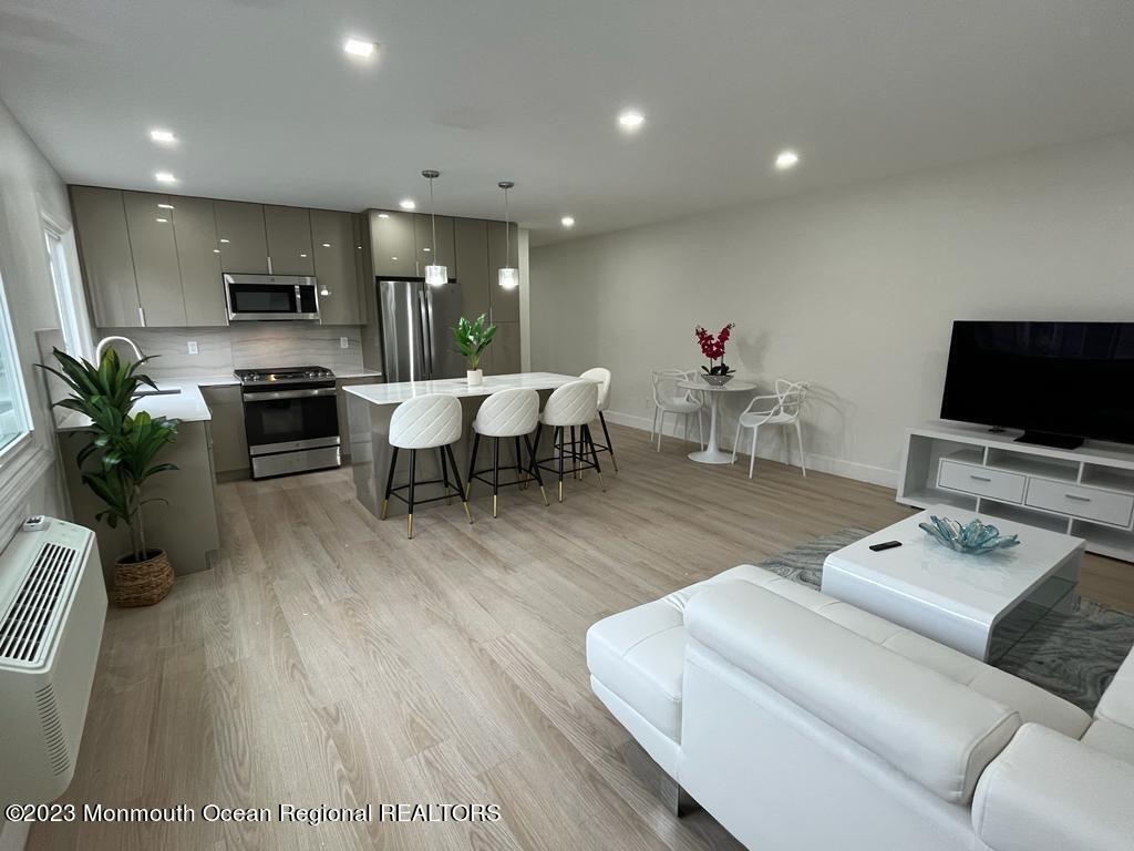 Foto principal - 104 1st Ave