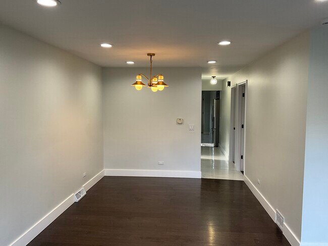 Foto del edificio - 566 N Howard Ave