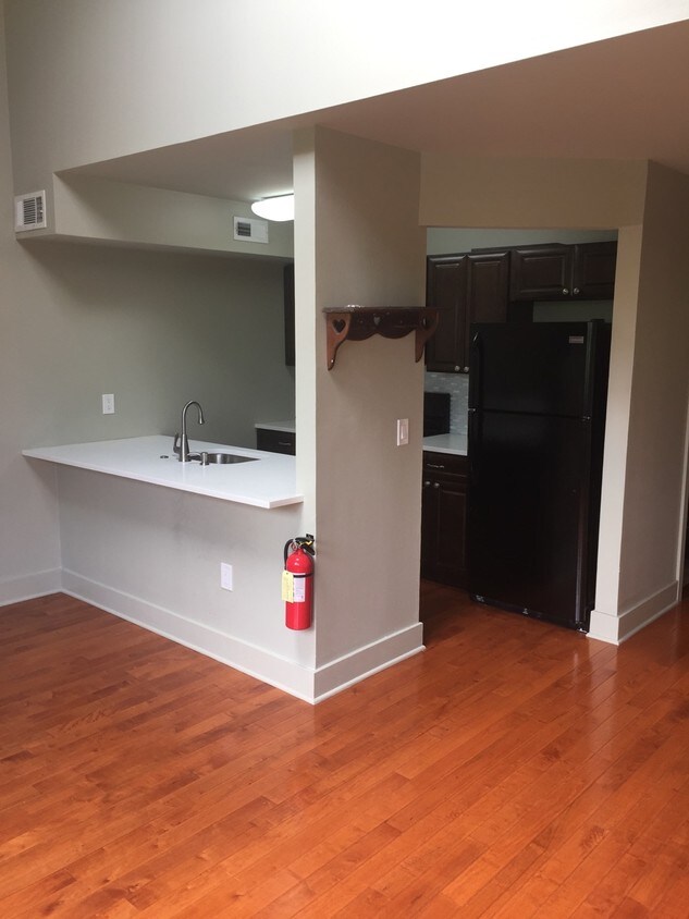 Foto principal - 3643 Lancaster Ave