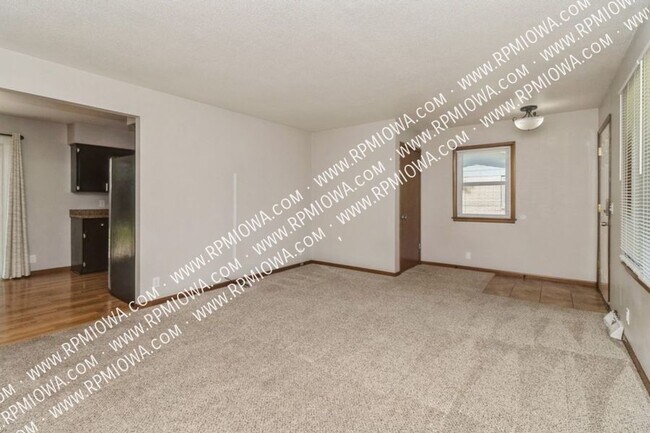 Foto del edificio - 2,000 FINISHED SQ FEET!! 4 Bedroom, 2 Bath...