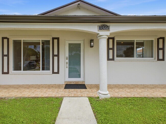 Building Photo - 1320 Riverside Cir