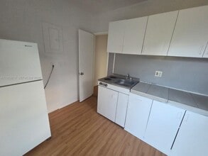 Building Photo - 1947 Lincoln St