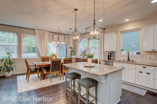 Building Photo - 4 br, 3 bath House - 1761 SW Downfield Way
