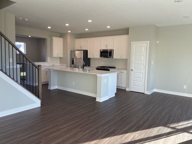 Building Photo - 944 Parkway Dr