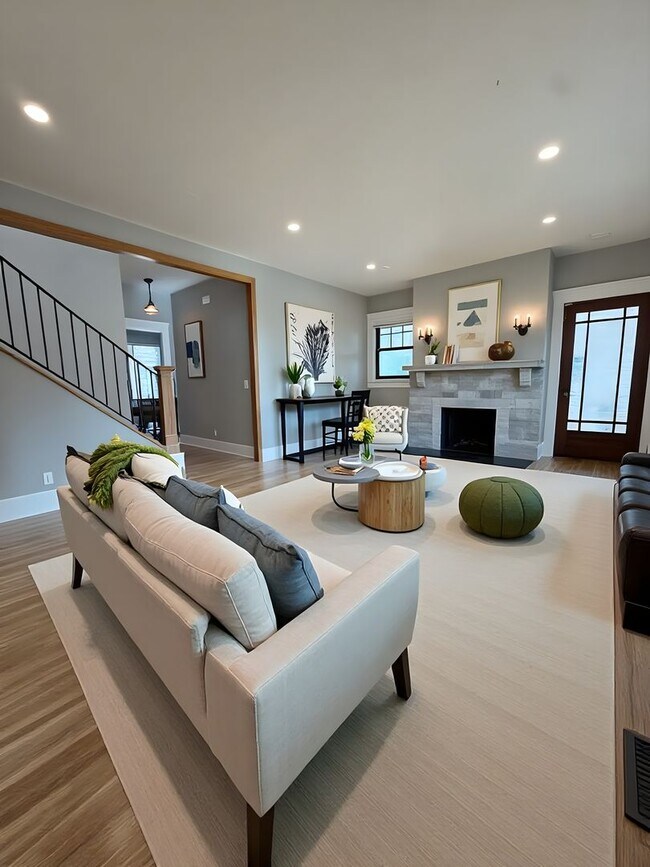 Building Photo - 2016 Sweetbriar Ave