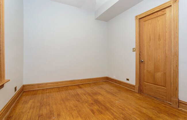Foto del edificio - 2526 N California Ave