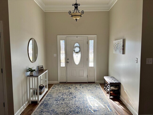 Foto del edificio - Spacious 4BR Home with Fireplace, Screened Porch & Privacy-Fenced Yard