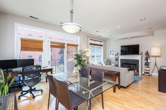 Foto del edificio - 550 W Fulton St
