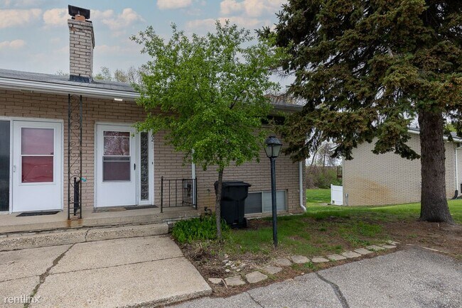 Building Photo - 2 br, 1.5 bath Townhome - 162 Summit View Ct