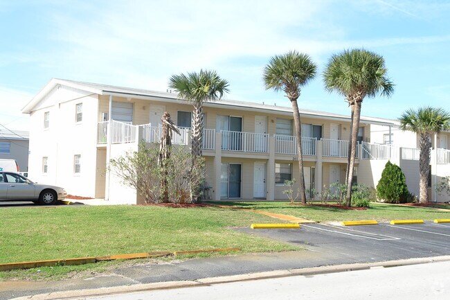 Building Photo - 2411-2417 N Oleander Ave