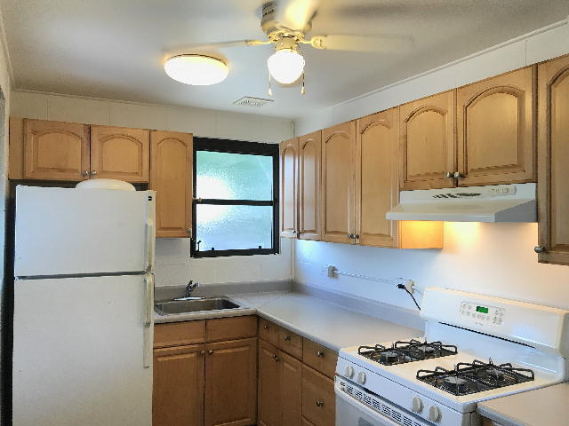 Building Photo - WINAM AVE 2/1/2 cottage, c-fan, W/D