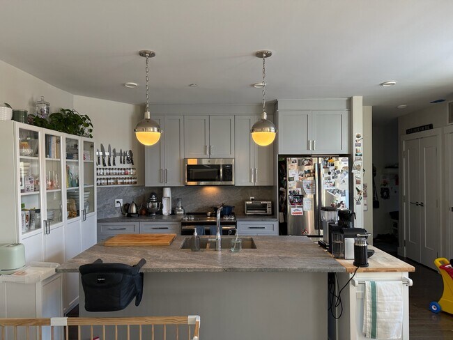 Foto del edificio - 430 McGrath Hwy