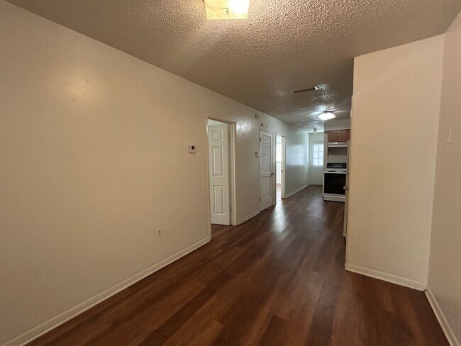 Foto del edificio - 1110 N Brunnell Pkwy