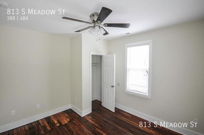 Building Photo - 813 S Meadow St