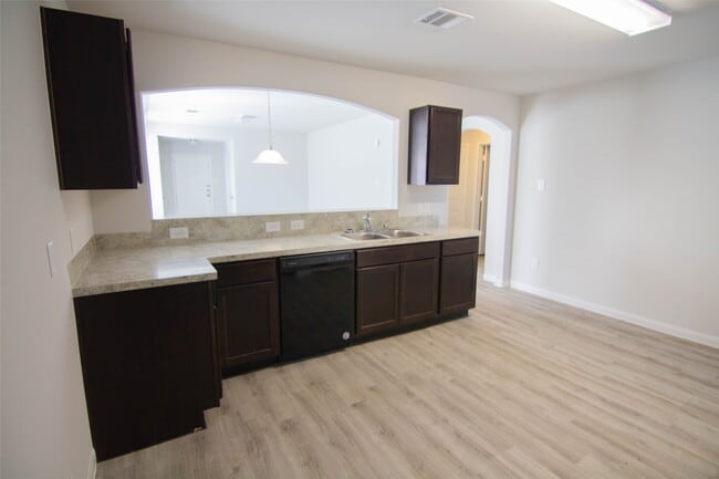 Foto del edificio - 3514 Bluebird Park Ln