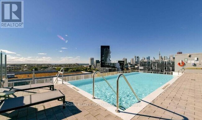 Photo du bâtiment - 30 Baseball Pl