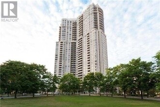 Building Photo - 35 Kingsbridge Garden Cir