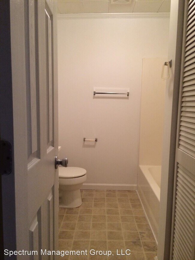 Foto del edificio - 3 br, 1 bath House - 1025 W. 5th North St