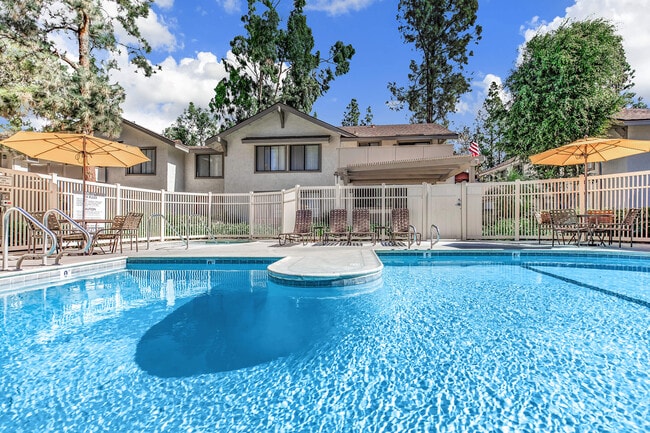 Building Photo - La Veta Vista Apartment Homes