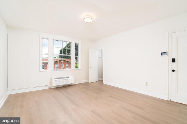 Foto del edificio - 1404 Tuckerman St NW