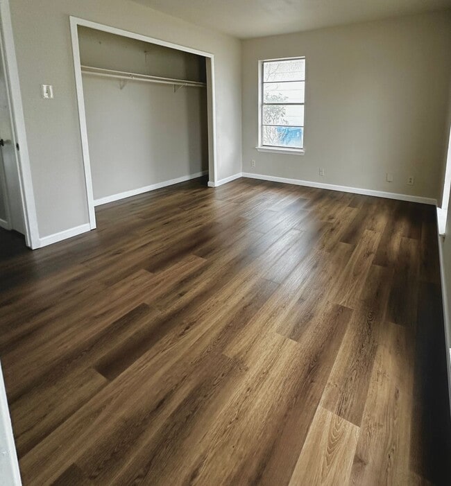 Building Photo - 5055 Binz Engleman Rd