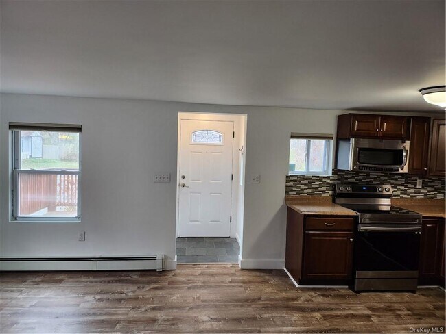 Building Photo - 1614 NY-9G