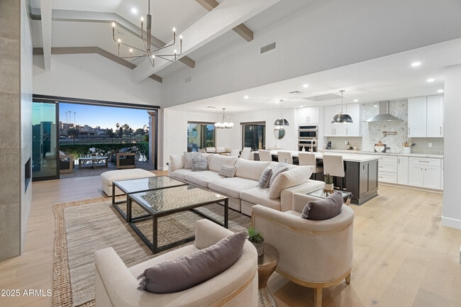 Foto del edificio - 8556 N 84th St