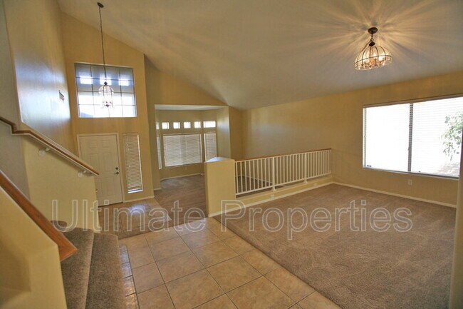 Foto del edificio - 6345 W Rowel Rd