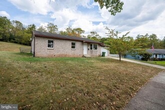 Building Photo - 3748 Tudor Dr