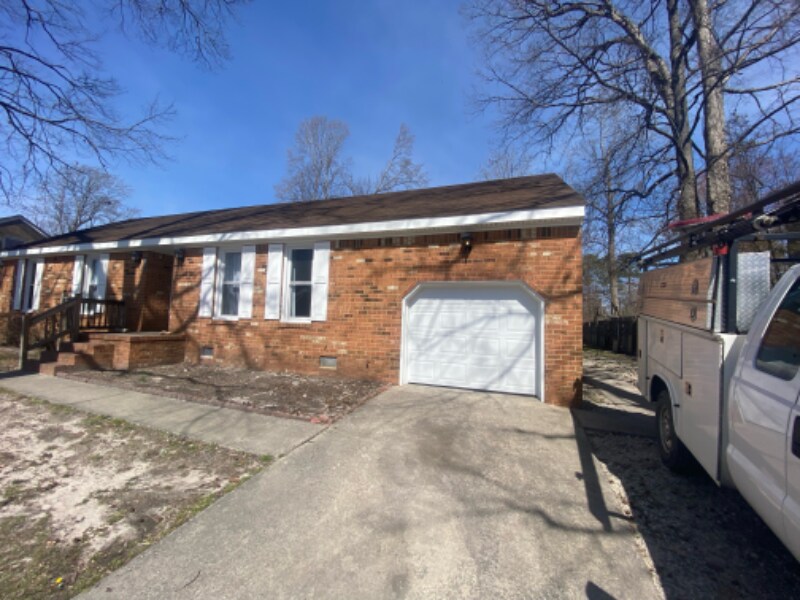 Primary Photo - 2536 Roundtree Cir