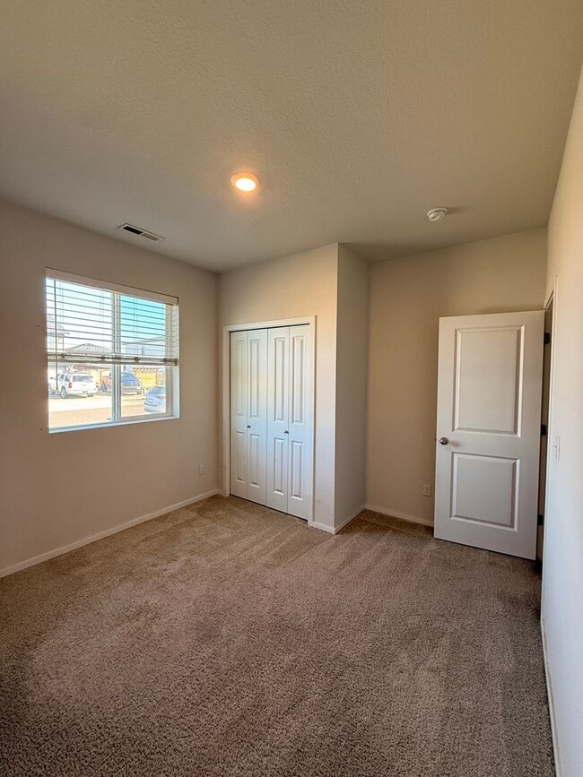 Foto del edificio - Newer single level 3 bed 2 bath home in NE Salem