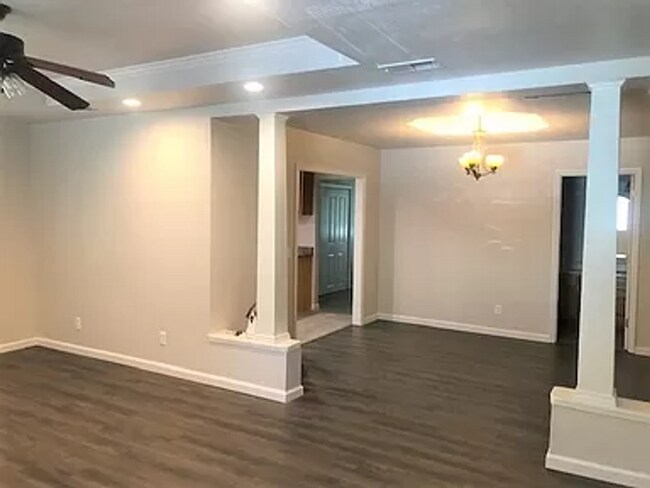 Building Photo - 2 bed 1 bath home near UNA
