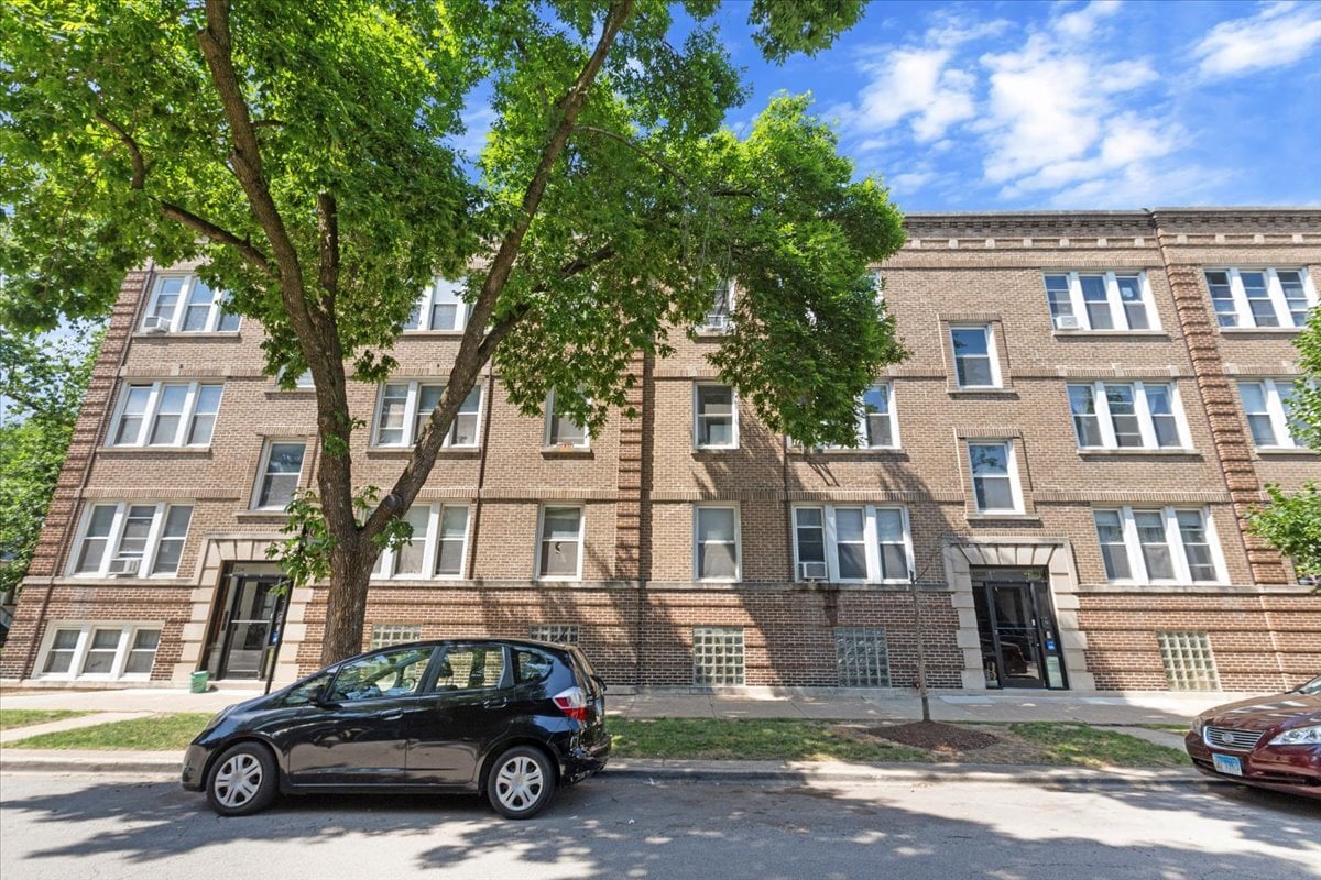 Primary Photo - 1224 W Victoria St