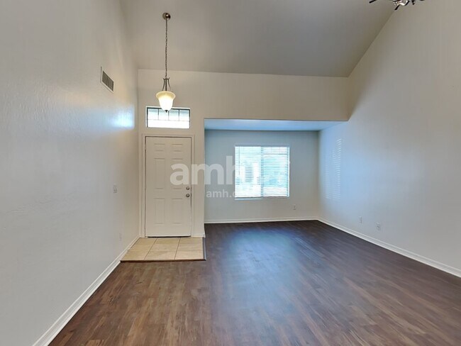 Building Photo - 3318 W Sunland Ave