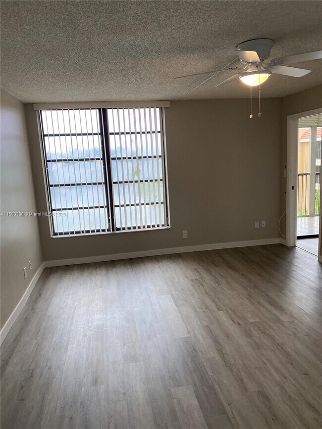 Building Photo - 5925 Coral Lake Dr