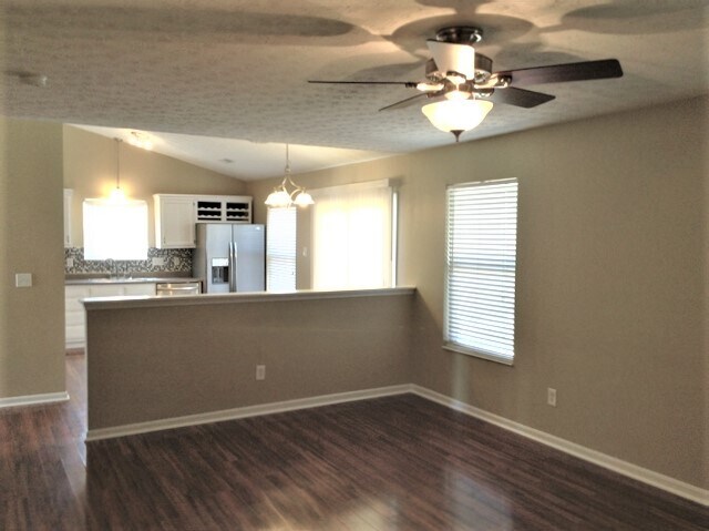 Foto del edificio - 391 Sherman Dr