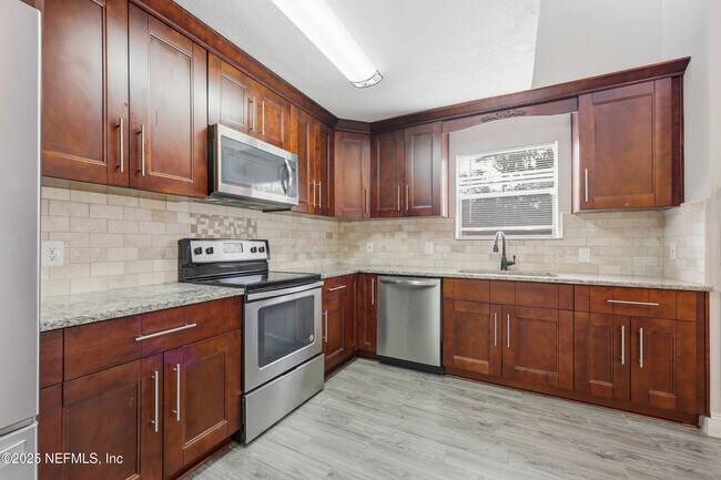 Foto del edificio - 760 Plainfield Ave