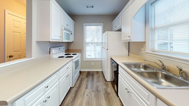 Foto del edificio - Townhome available now