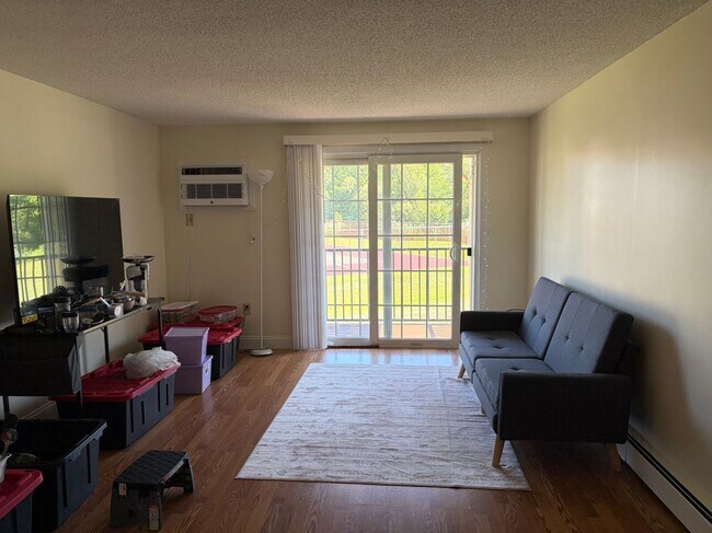 Foto del edificio - 807 White Cedar Blvd