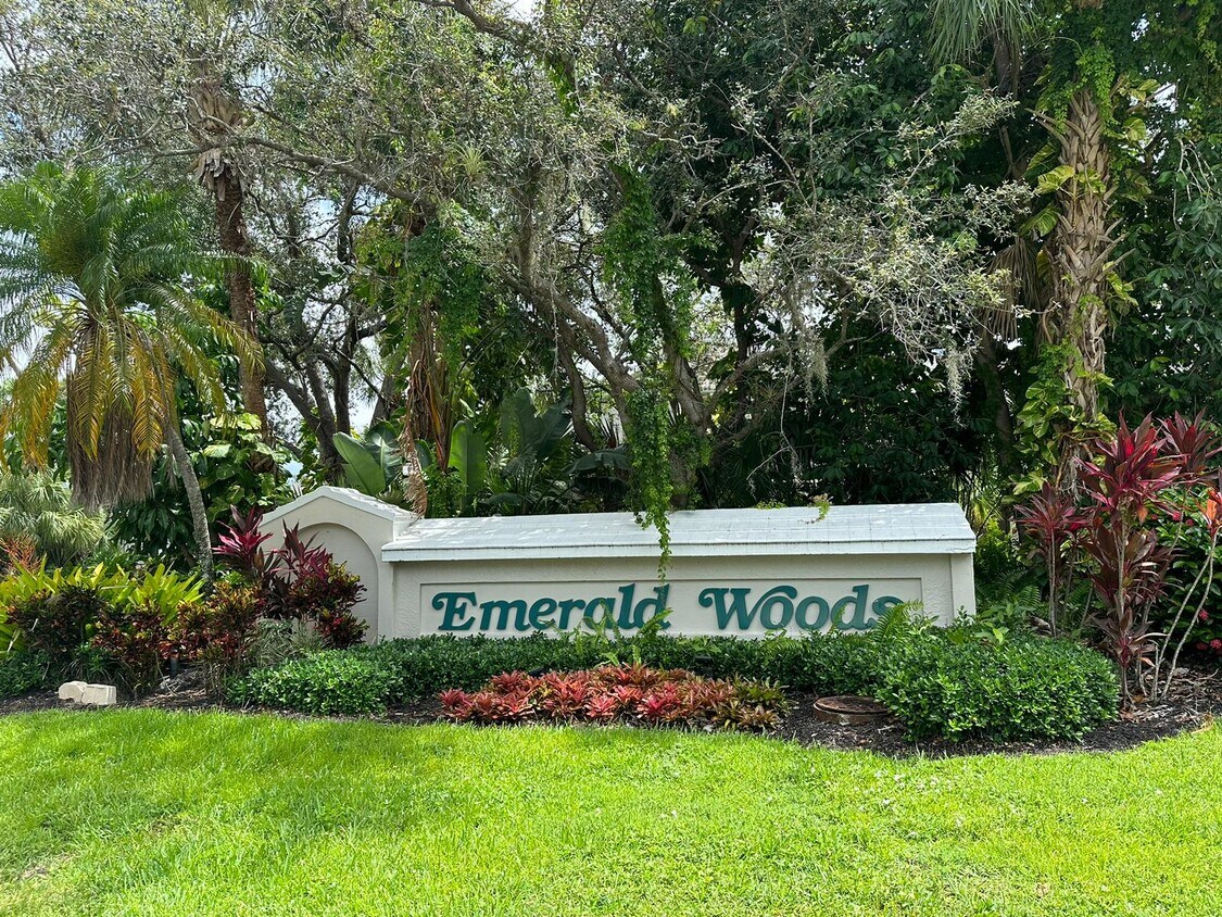 60 Emerald Woods Dr Unit B, Naples, FL 34108 Condo for Rent in Naples