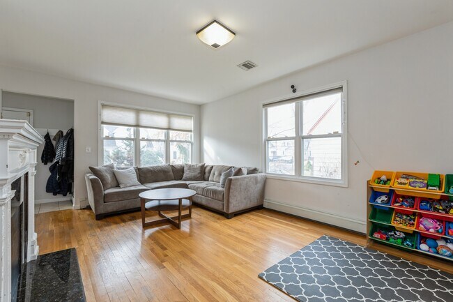 Foto del edificio - 39 Linwood Ave