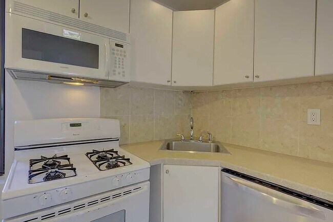Foto del edificio - 141 W 10th St