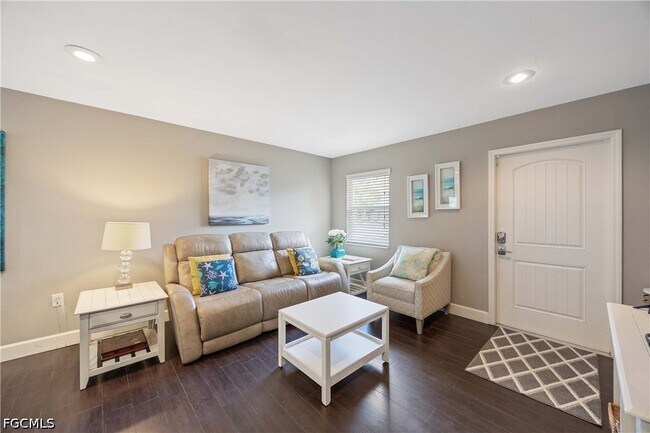 Foto del edificio - 856 104th Ave N