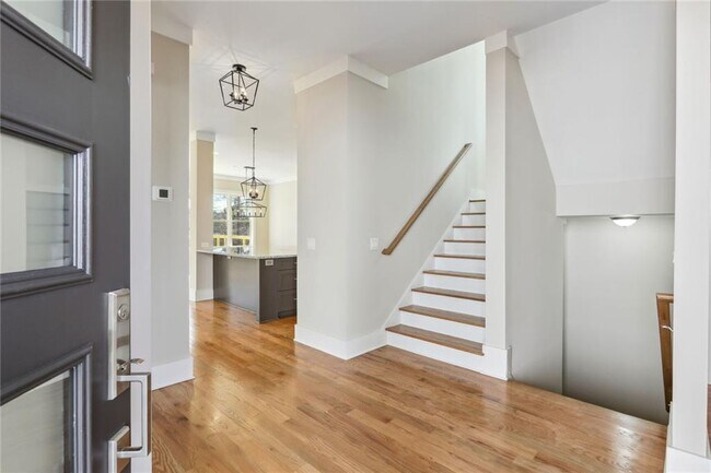 Building Photo - 921 Edmond Oaks