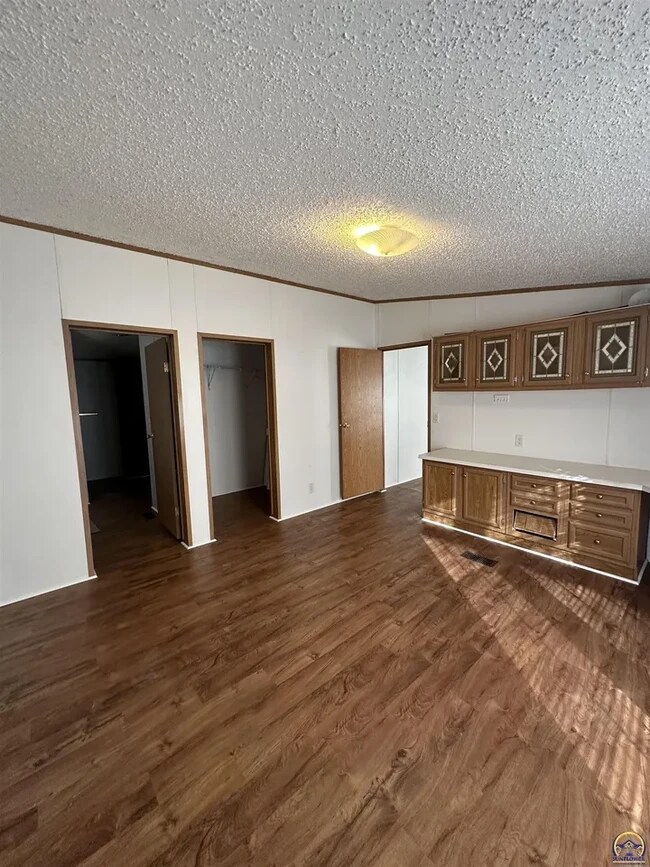 Building Photo - 429 NE Grattan St