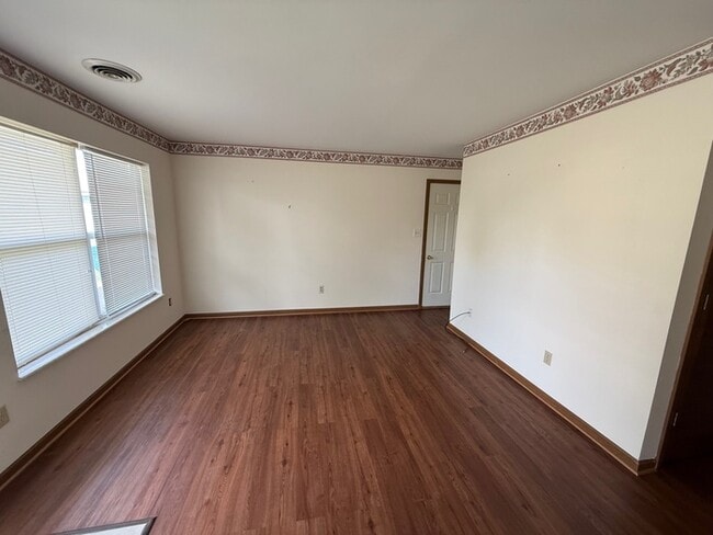 Building Photo - 216 John Chiles St