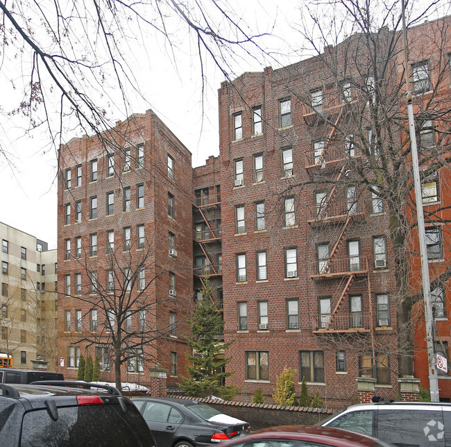 Building Photo - 250 ocean parkway